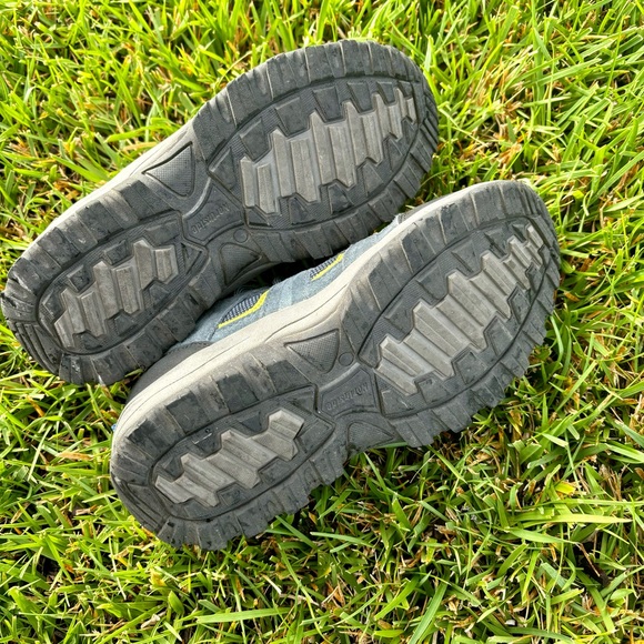 Nearly New✨ Hiking shoes - Picture 6 of 6